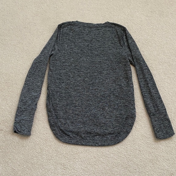 Athleta Gray Uptempo Long Sleeve Top for the gym or travel - Picture 7 of 11